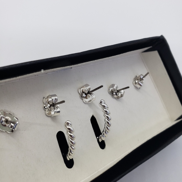 Avon Instant Class 3 Pair Earring Gift Set - Picture 5 of 5